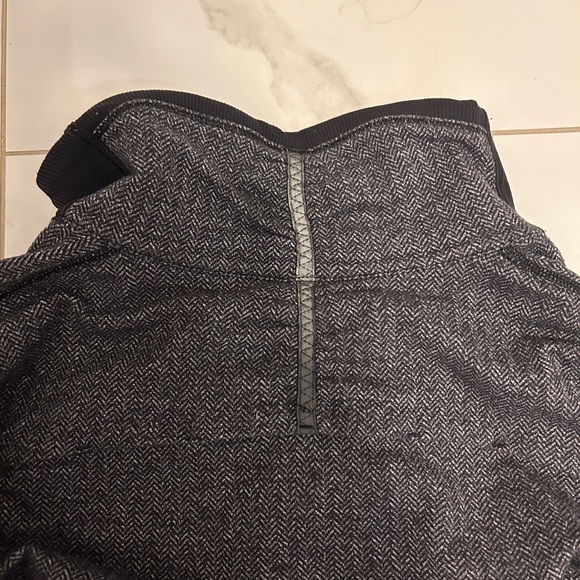 Women’s Lululemon 1/4 Running Shirt Sz 4 EUC - Picture 11 of 11